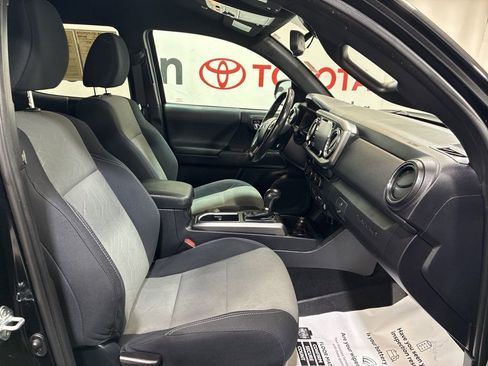Used 2021 Toyota Tacoma TRD Sport w/ Technology Package AWD/4WD image 12