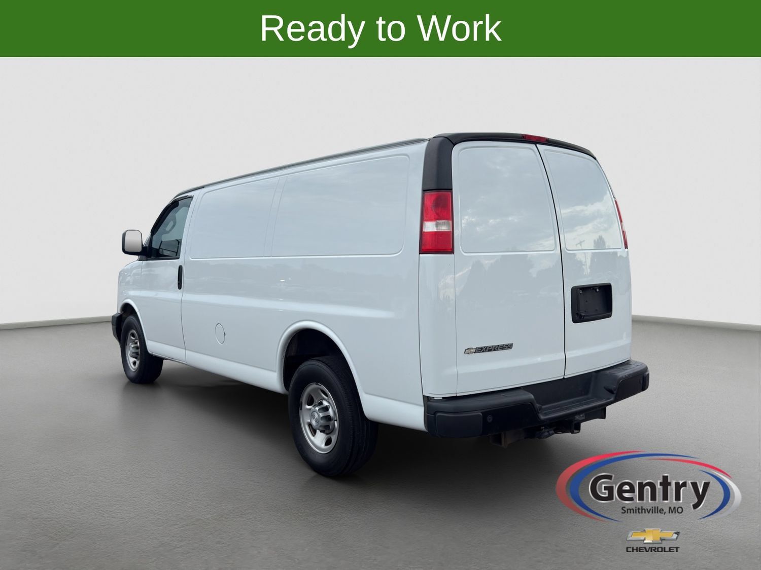 Used 2018 Chevrolet Express 2500 w/ Driver Convenience Package RWD image 4
