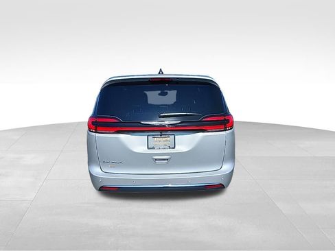 New 2026 Chrysler Pacifica Select FWD image 10
