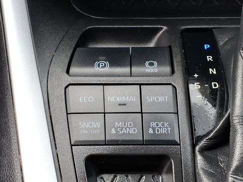 Used 2021 Toyota RAV4 XLE image 18