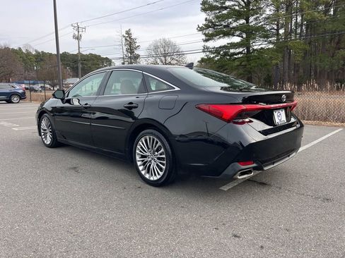 Used 2019 Toyota Avalon Limited image 7