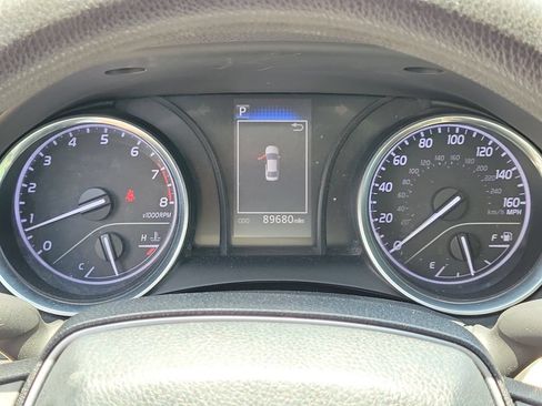 Used 2018 Toyota Camry LE FWD image 25