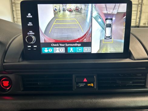 Used 2025 Honda Pilot TrailSport image 5