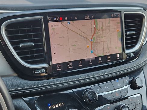 Used 2021 Chrysler Pacifica Limited w/ S Appearance Package image 19