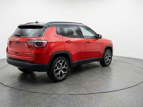 Used 2025 Jeep Compass Limited AWD/4WD image 9
