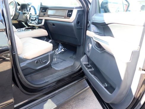 Used 2024 Ford Expedition Limited image 17