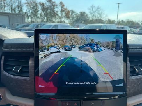 Used 2024 Ford Expedition Limited image 19