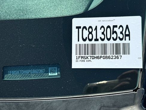 Used 2023 Ford Explorer XLT w/ Equipment Group 202A RWD image 8