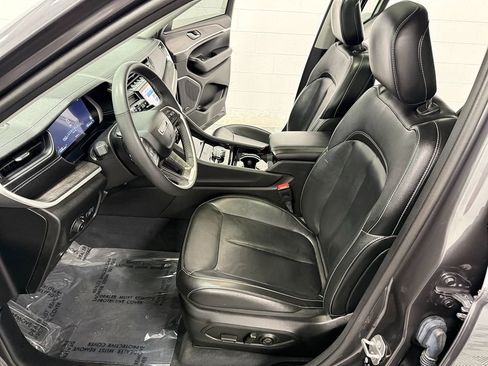 Used 2023 Jeep Grand Cherokee L Limited AWD/4WD image 11