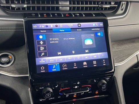 Used 2024 Jeep Grand Cherokee L Limited image 15