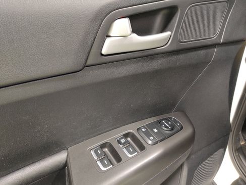 Used 2018 Kia Sportage LX image 27