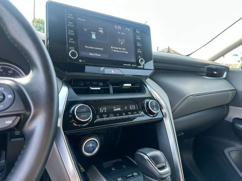 Used 2021 Toyota Venza LE AWD/4WD image 17
