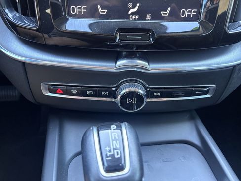Used 2020 Volvo XC60 T6 Momentum AWD/4WD image 25