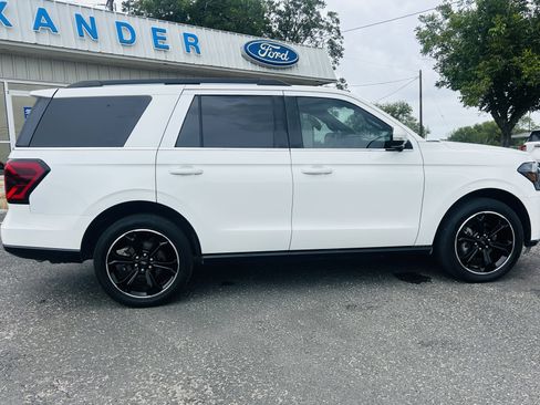 Used 2023 Ford Expedition Limited RWD image 11