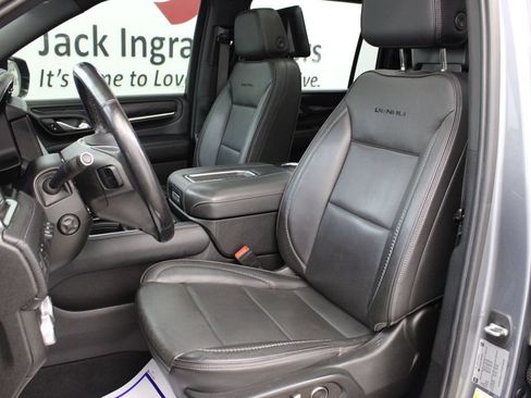 Used 2021 GMC Yukon XL Denali w/ LPO, Illumination Package AWD/4WD image 16