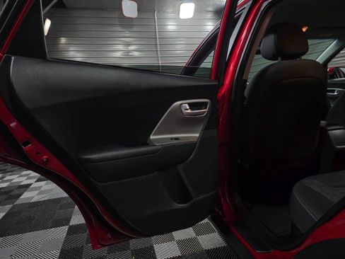 Used 2022 Kia Niro LX image 29