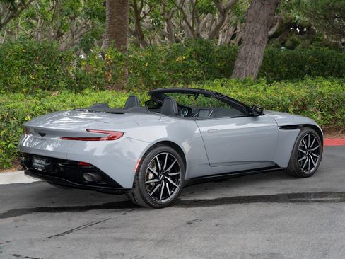 Used 2022 Aston Martin DB11 Volante RWD image 4