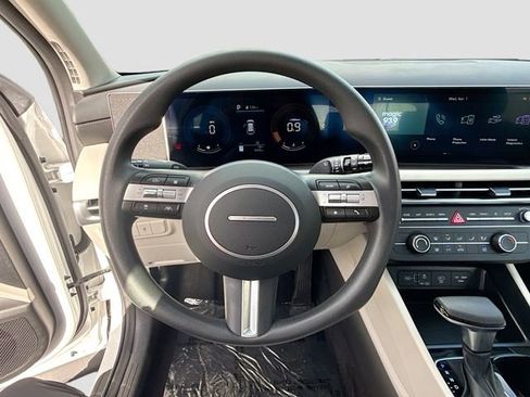 Certified 2025 Hyundai Tucson SE image 11