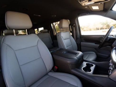 Used 2023 GMC Yukon XL SLT image 25