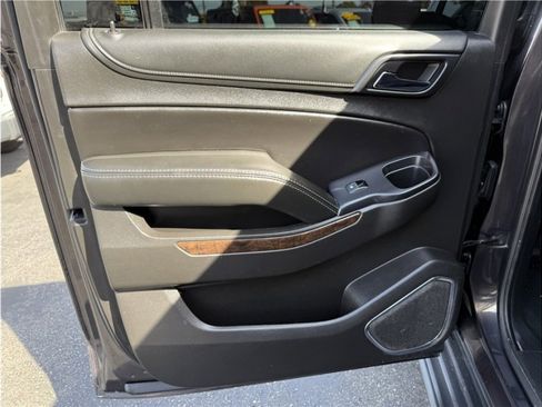 Used 2017 Chevrolet Suburban LT image 20