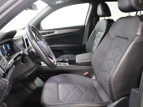 Used 2024 Volkswagen Atlas Cross Sport SE AWD/4WD image 21