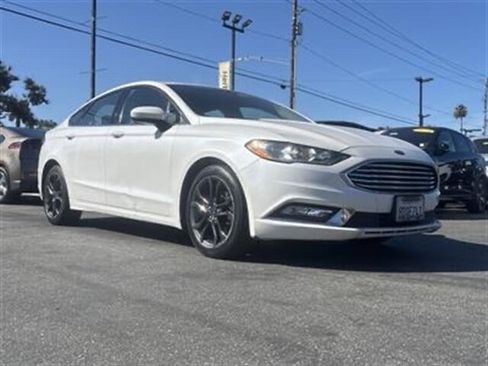 Used 2018 Ford Fusion SE w/ Equipment Group 201A image 11