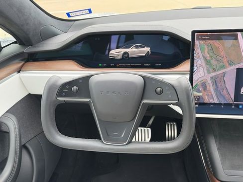 Used 2022 Tesla Model S image 16