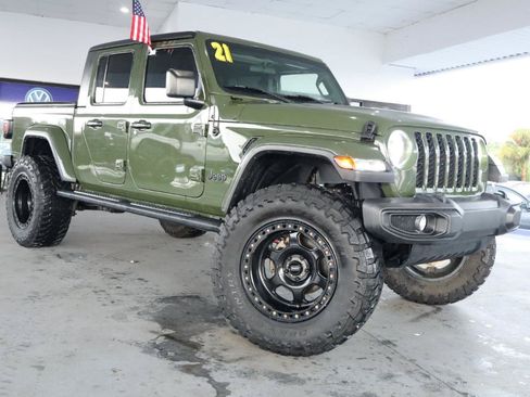 Used 2021 Jeep Gladiator Sport AWD/4WD image 3