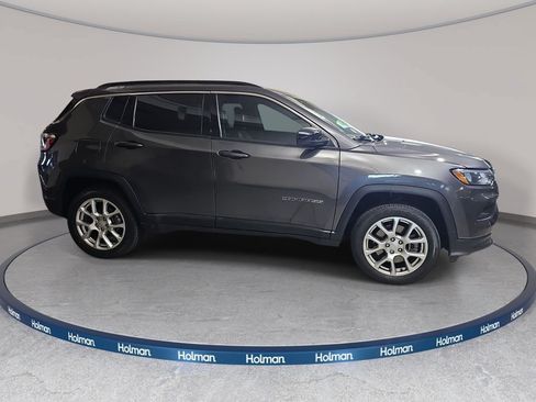 Used 2023 Jeep Compass Latitude AWD/4WD image 5