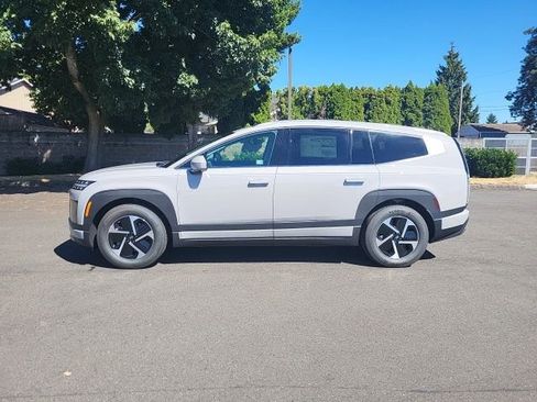 New 2026 Hyundai Ioniq 9 SE image 2