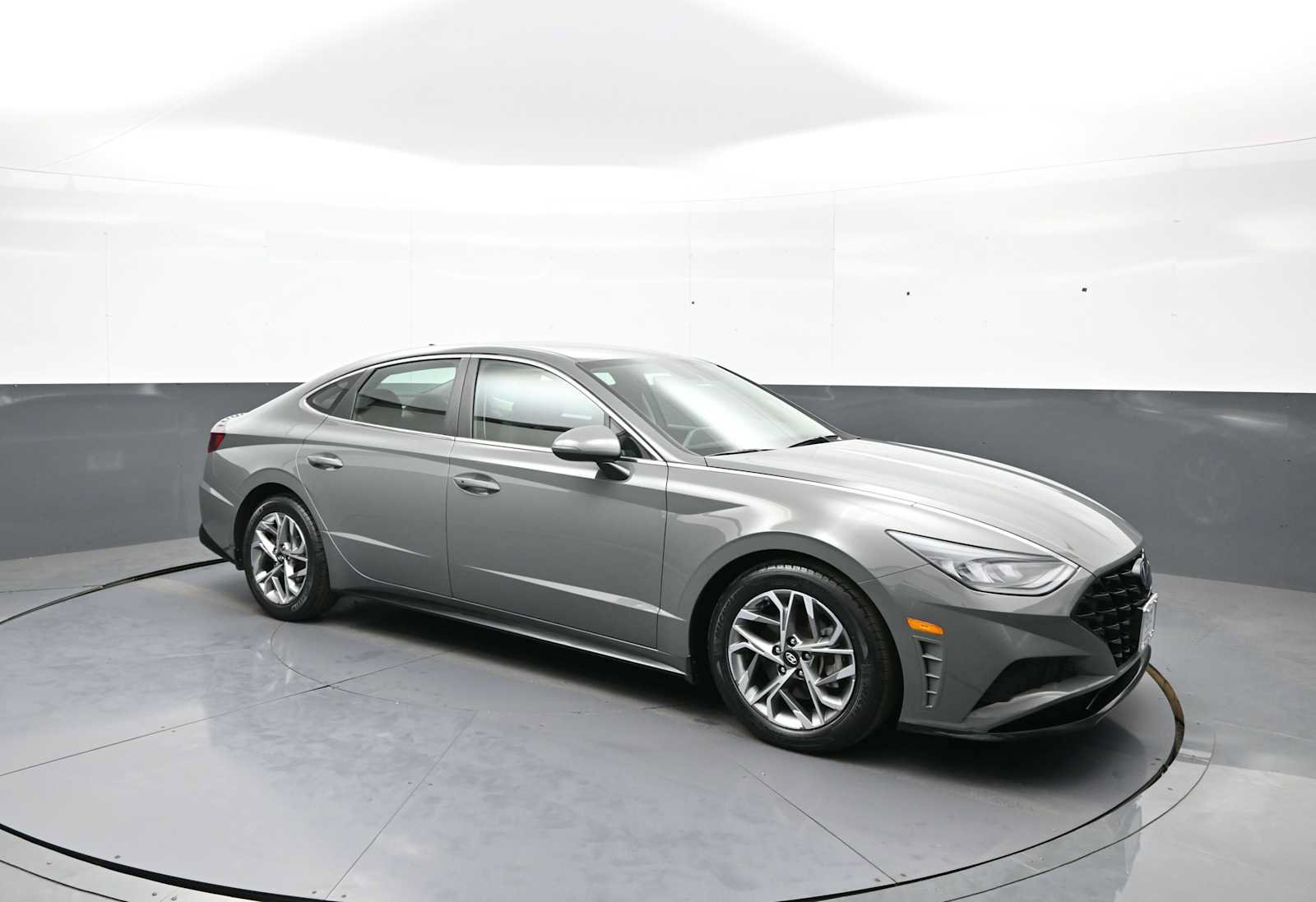 Used 2021 Hyundai Sonata SEL w/ Winter Weather Package FWD image 4