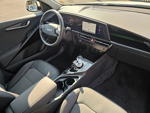 Certified 2024 Kia Niro Wind w/ Wind Preserve Package FWD image 29