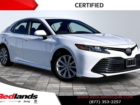 Used 2020 Toyota Camry LE image 1