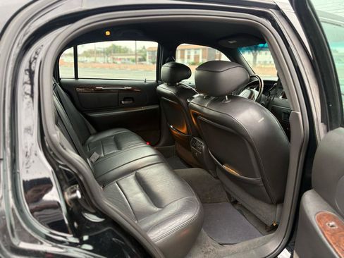 Used 2001 Lincoln Town Car Signature image 13