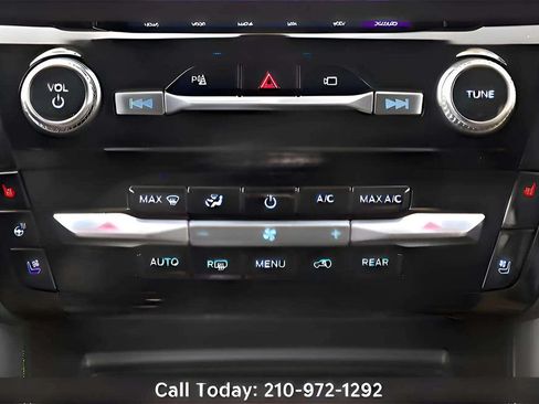 Used 2023 Ford Explorer King Ranch w/ Technology Package RWD image 35