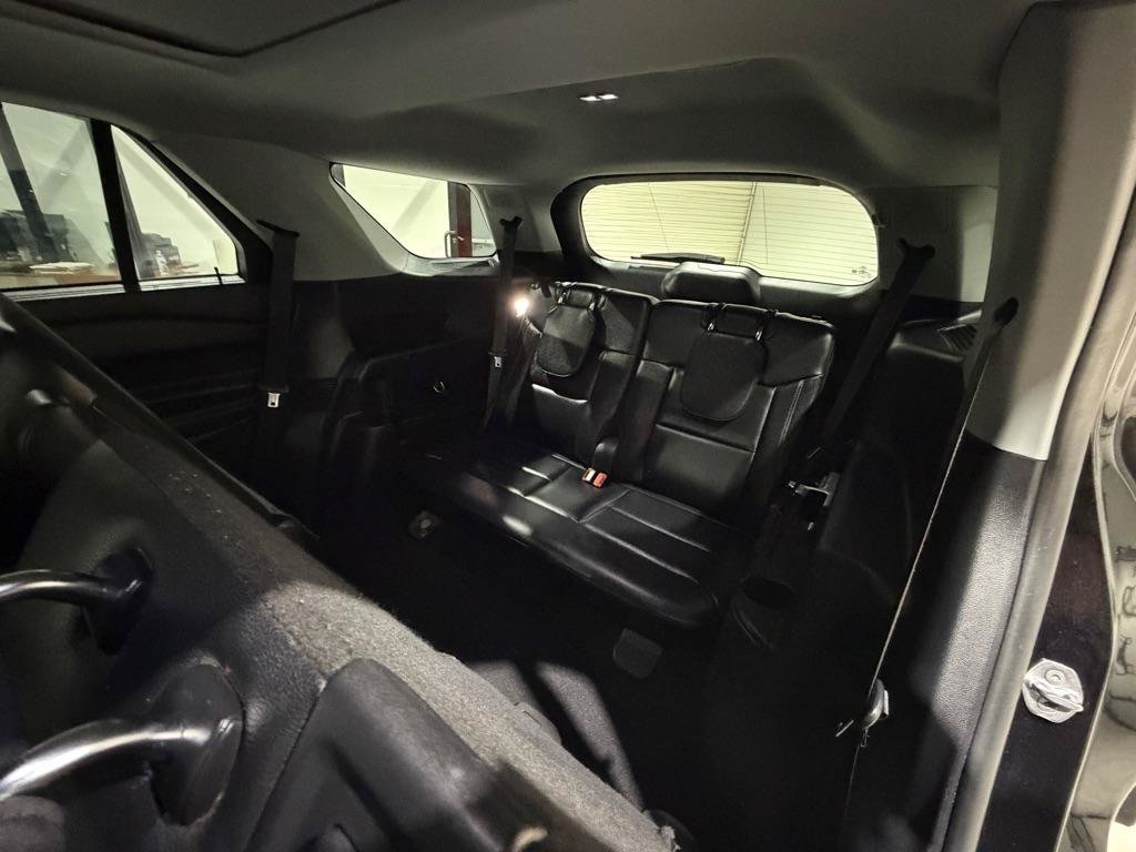 Used 2021 Ford Explorer Limited w/ Equipment Group 301A AWD/4WD image 16