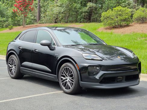 Certified 2025 Porsche Macan Electric RWD image 33