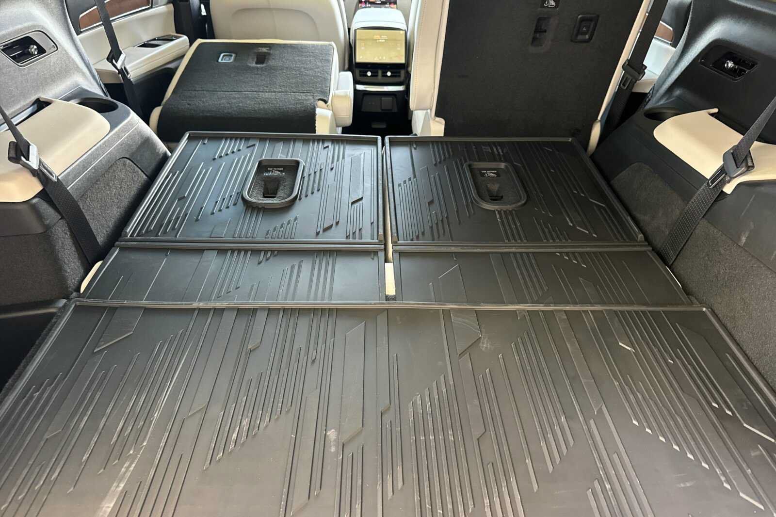 New 2027 Cadillac Vistiq Luxury w/ LPO, Floor Liner Package AWD/4WD image 16