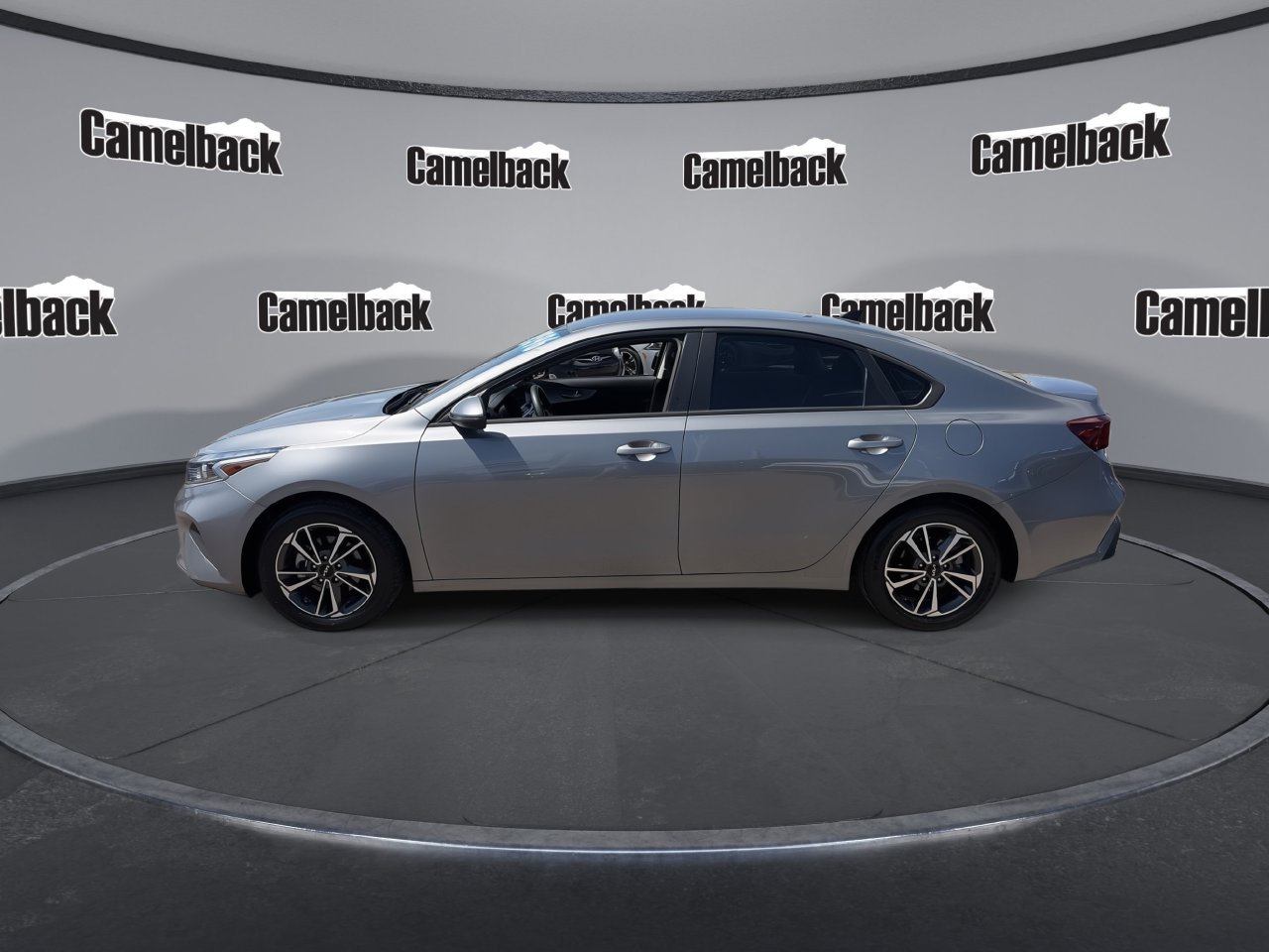 Used 2023 Kia Forte LXS w/ LXS Technology Package FWD image 4