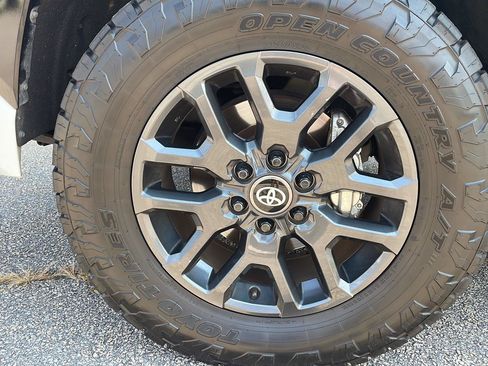 Used 2025 Toyota Tundra Platinum AWD/4WD image 9