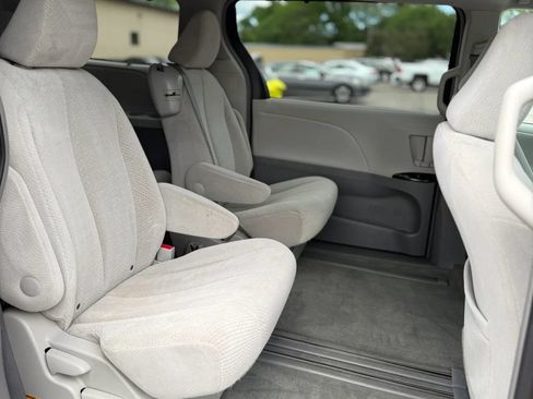 Used 2011 Toyota Sienna LE FWD image 16