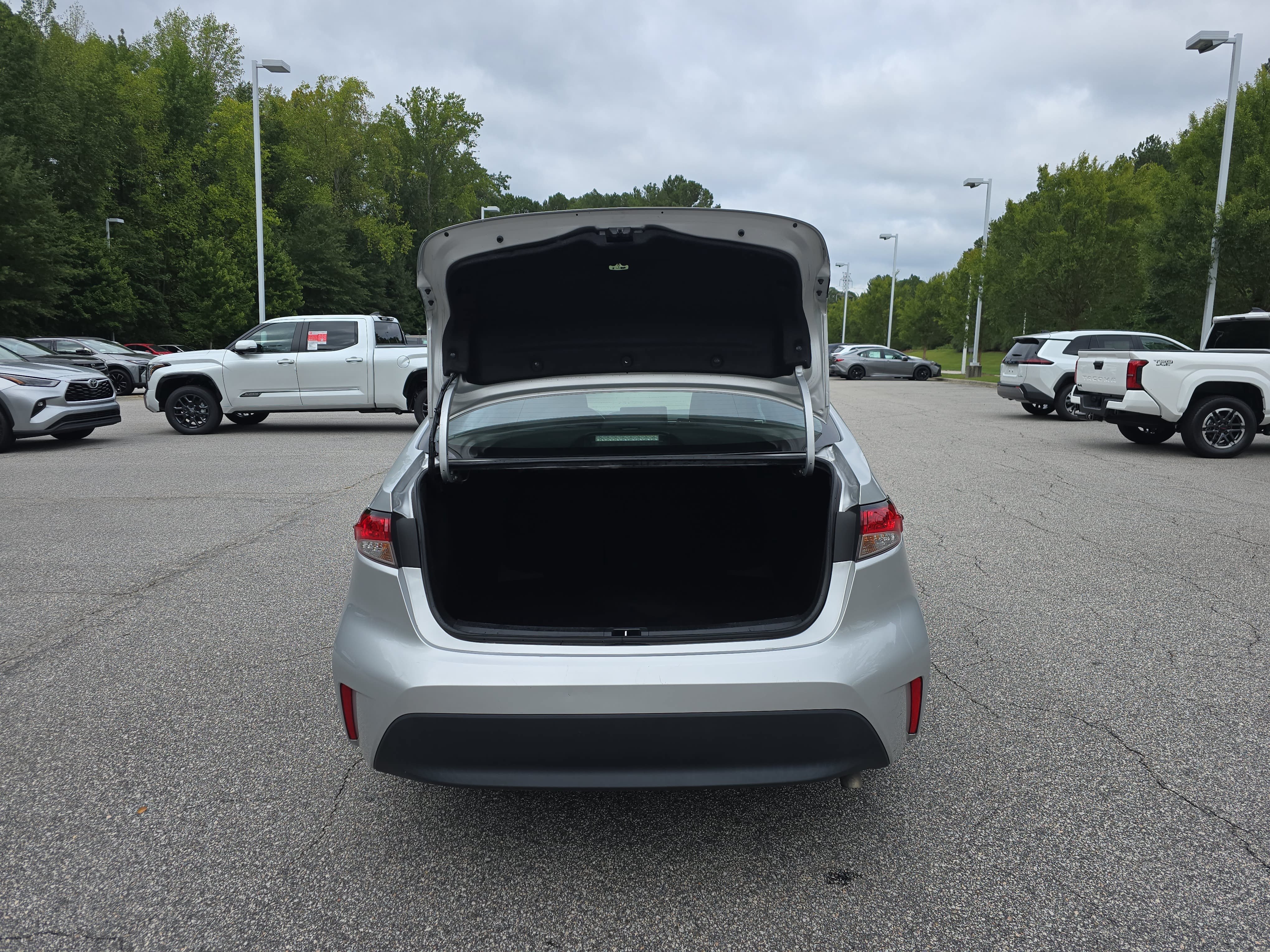 Used 2024 Toyota Corolla LE FWD image 12