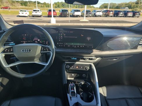 Used 2025 Audi Q5 Premium Plus w/ Premium Plus AWD/4WD image 3
