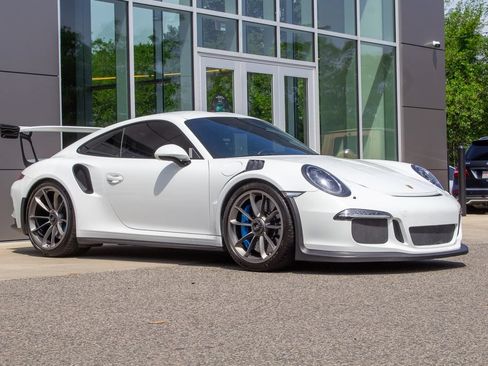 Used 2016 Porsche 911 GT3 RS RWD image 3