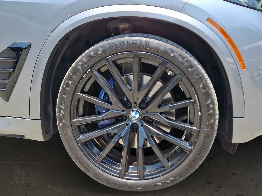 Used 2024 BMW X5 xDrive40i w/ M Sport Package AWD/4WD image 9