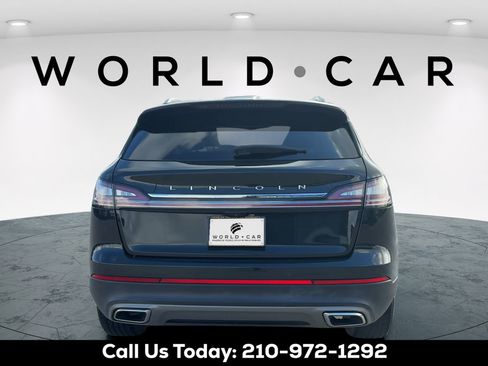 Used 2022 Lincoln Nautilus FWD w/ Premium Package image 8