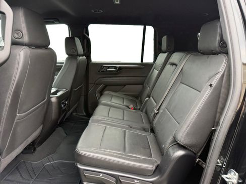 Used 2025 Chevrolet Suburban Z71 AWD/4WD image 16