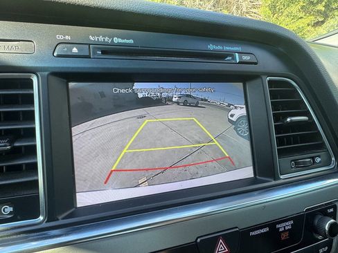 Used 2017 Hyundai Sonata Limited image 17