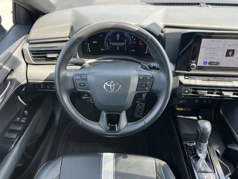 Used 2025 Toyota Camry SE FWD image 17