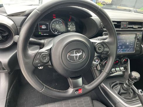 Used 2023 Toyota GR86 w/ ALL Weather Mat Package (TMS) RWD image 16